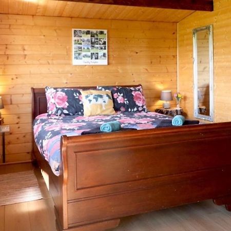 Country Bumpkin - Romantic Couples Stay In Oakhill Cabin ภายนอก รูปภาพ