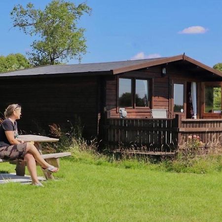 Country Bumpkin - Romantic Couples Stay In Oakhill Cabin ภายนอก รูปภาพ