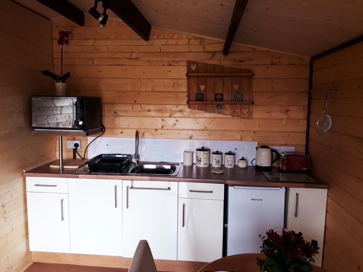 Country Bumpkin - Romantic Couples Stay In Oakhill Cabin ภายนอก รูปภาพ