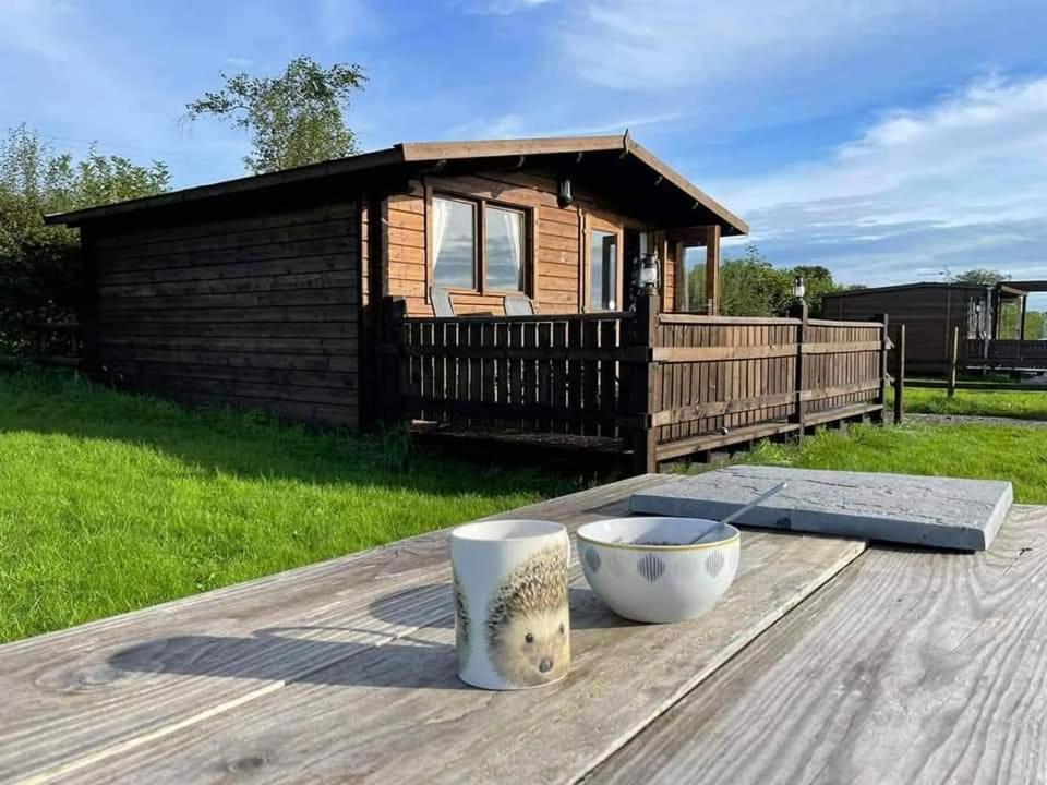 Country Bumpkin - Romantic Couples Stay In Oakhill Cabin ภายนอก รูปภาพ