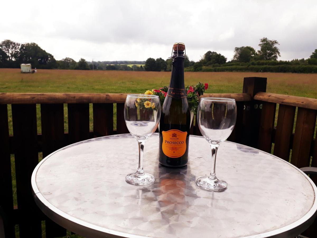 Country Bumpkin - Romantic Couples Stay In Oakhill Cabin ภายนอก รูปภาพ