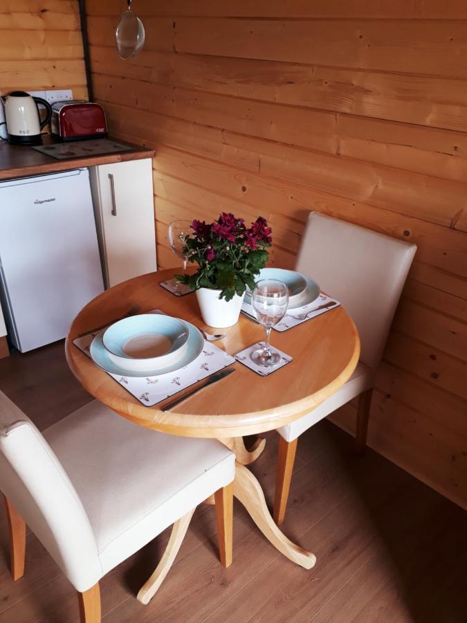 Country Bumpkin - Romantic Couples Stay In Oakhill Cabin ภายนอก รูปภาพ
