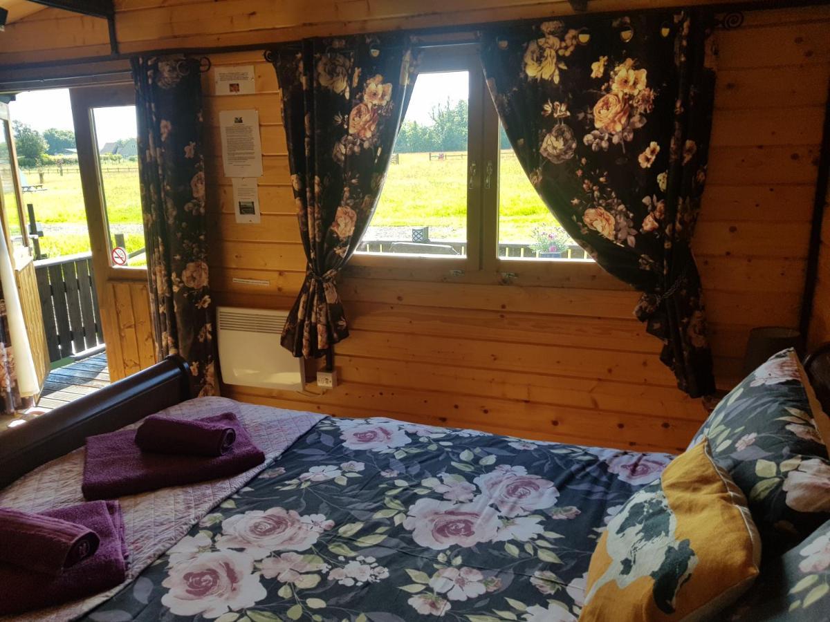 Country Bumpkin - Romantic Couples Stay In Oakhill Cabin ภายนอก รูปภาพ