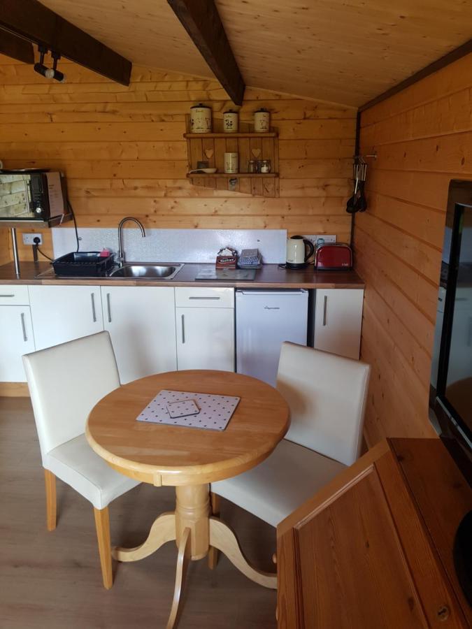 Country Bumpkin - Romantic Couples Stay In Oakhill Cabin ภายนอก รูปภาพ