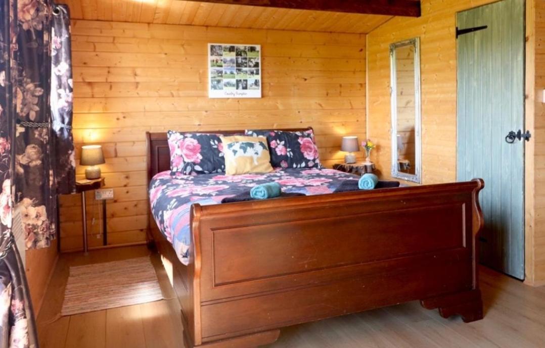 Country Bumpkin - Romantic Couples Stay In Oakhill Cabin ภายนอก รูปภาพ